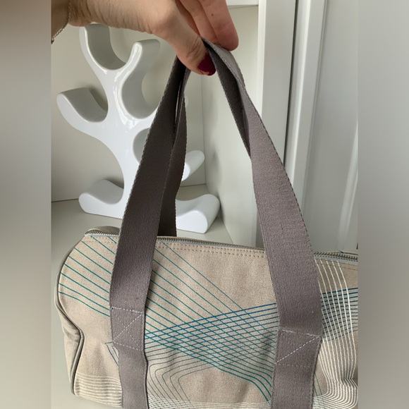 Vintage Y2K Vancouver 2010 Olympics limited edition Medium Shoulder Gray Purse - Picture 7 of 16